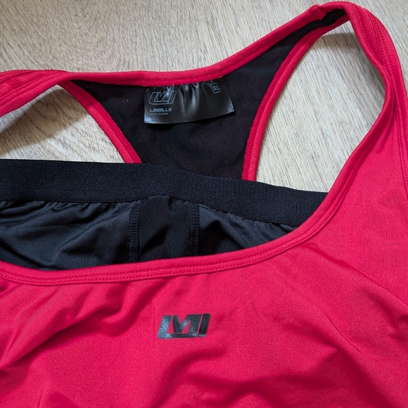 New Les Mills Body Pump Tank w build in Bra inserable - Picture 5 of 5